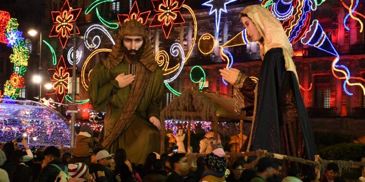 Casi dos millones de personas visitan la Verbena Navideña en el Zócalo