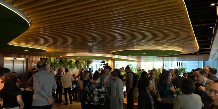 UNIVERSAE avanza en su oferta educativa: estudiar Enfermería de manera semipresencial desde cualquier parte del mundo