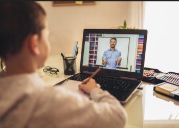 Outschool: Actividades de aprendizaje que promueven el descubrimiento de talentos en los niños
