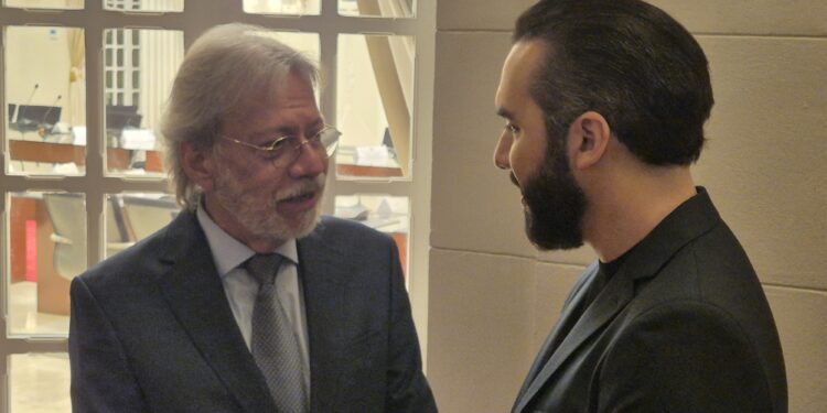 Empresarios de CEAPI se reúnen con el Presidente Bukele para explorar opciones de inversión en El Salvador