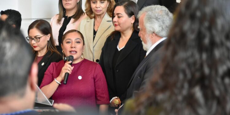 Xóchitl Bravo reconoce a constituyentes y garantiza más derechos para la capital