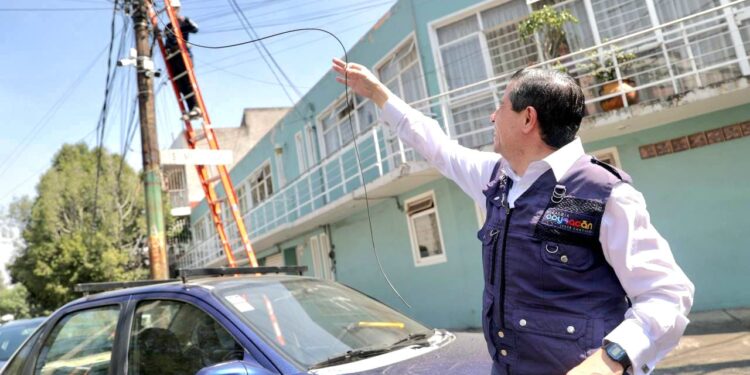 Retiran en Coyoacán 63 toneladas de cableado aéreo en desuso