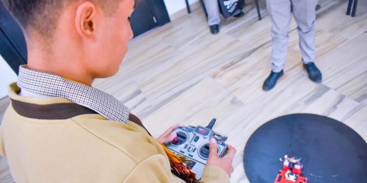 Alumnos de Tláhuac ganan Olimpiada de Robótica