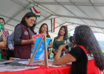 Reconocen en Iztapalapa la labor de las mujeres en las letras