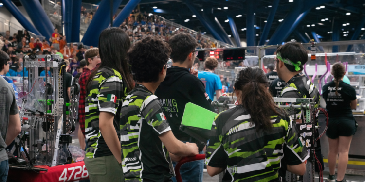 Tecmilenio recibe dos premios internacionales en el Mundial FIRST 2025