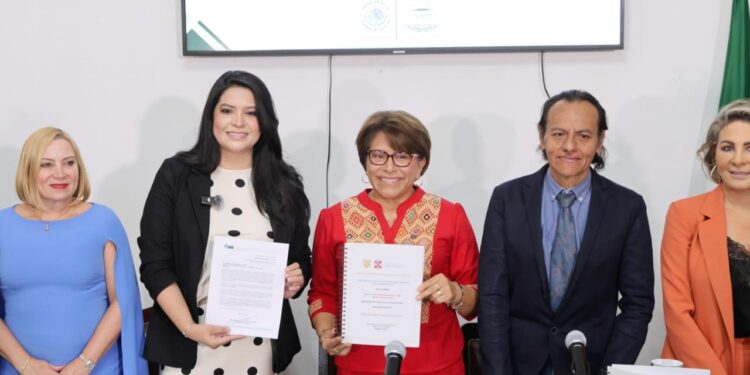 Presentan en Congreso CDMX Constitución en Sistema Braille