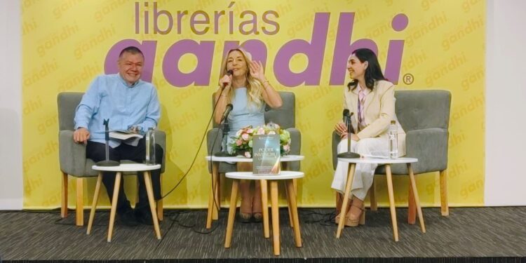 Rosanna Biglia reunió a sus lectores para presentar su libro ‘Tu Poder Invencible Universal’