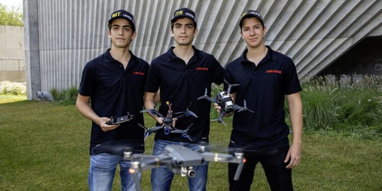 Talentos de la UDEM destacan en competencia mundial de drones autónomos