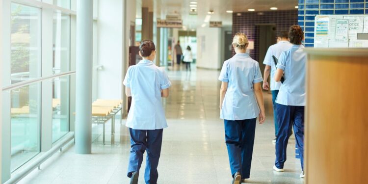 Tecmilenio celebra primera egresada certificada como Registered Nurse para trabajar en EE.UU.