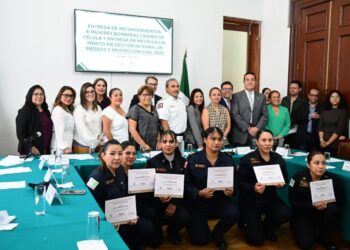 Mujeres bomberas rompen estereotipos en la CDMX
