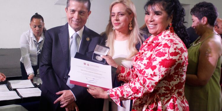 Reconocen a personal de 25 y hasta 60 años de servicio en Coyoacán