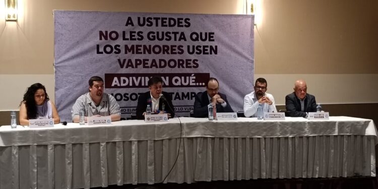 Lanzan activistas llamado a legisladores para retomar el diálogo para regular el vapeo
