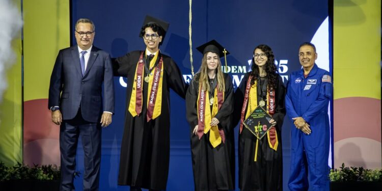 Celebran Commencement UDEM Primavera 2025 con la participación del astronauta José Hernández