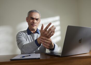 Hormigueo, entumecimiento y dolor en manos y pies, son algunos de los síntomas de Neuropatía Periférica que pueden ser tratados con Neurobión