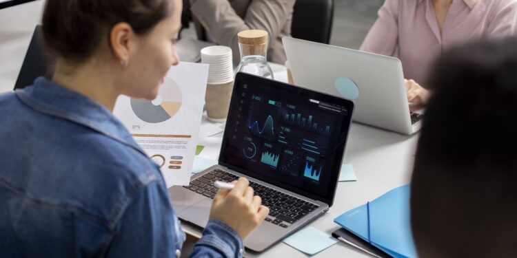 La brecha de habilidades y la escasez de talento limitan el crecimiento de la industria TIC: AMEDigital