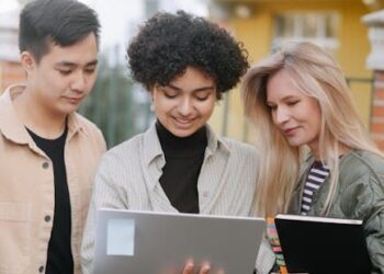 Apostar por el talento joven: una inversión estratégica para las empresas por De la Paz Costemalle DFK