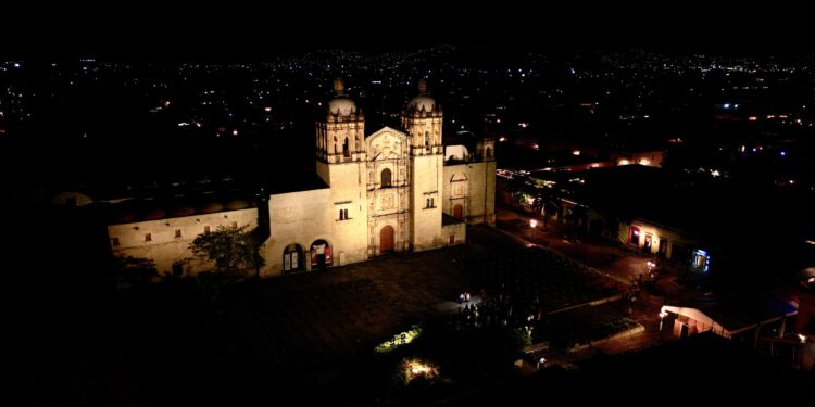 Gobierno de Oaxaca e Iberdrola México iluminan el Templo de Santo Domingo con tecnología sostenible