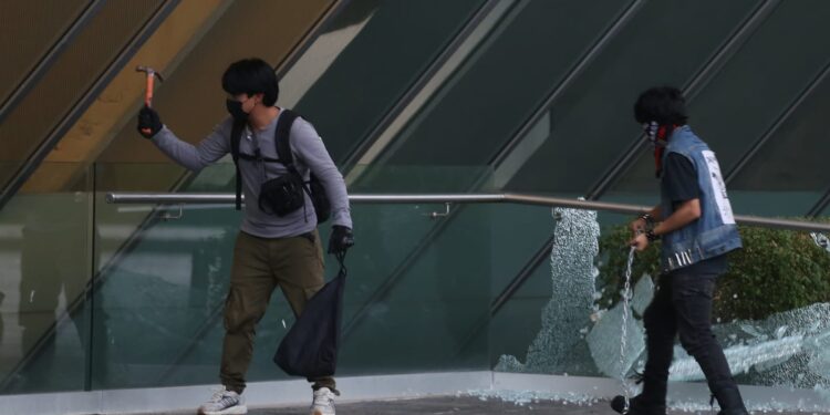 Falta de acción de la policía capitalina durante disturbios en la UNAM