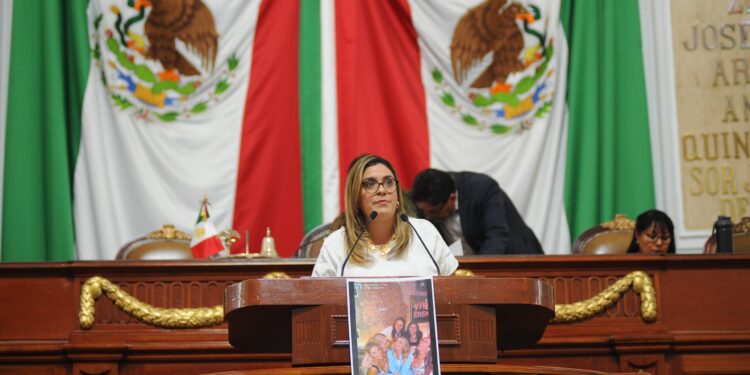 Exigen transparencia a Alessandra Rojo por presunto despilfarro en viaje a España