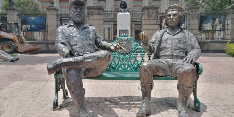 Esculturas del ‘Che’ y Fidel no se pueden subastar: Brugada