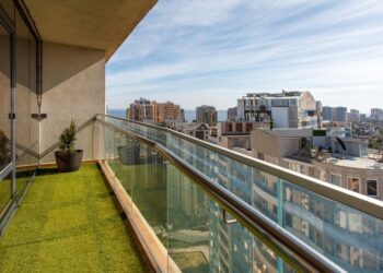 Pasto sintético: el secreto para una terraza moderna y funcional