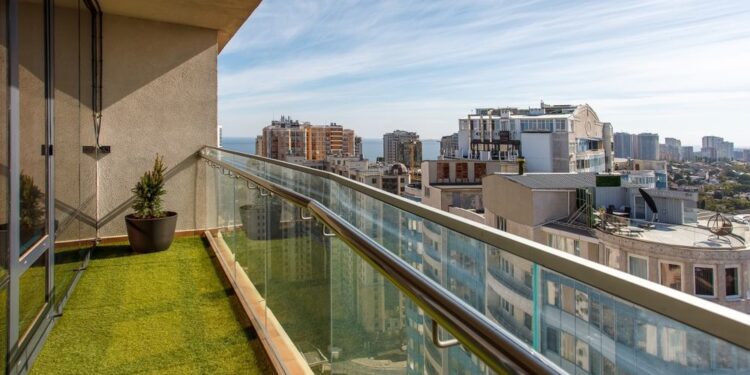 Pasto sintético: el secreto para una terraza moderna y funcional