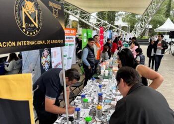 Feria educativa ofrece carreras flexibles y becas atractivas