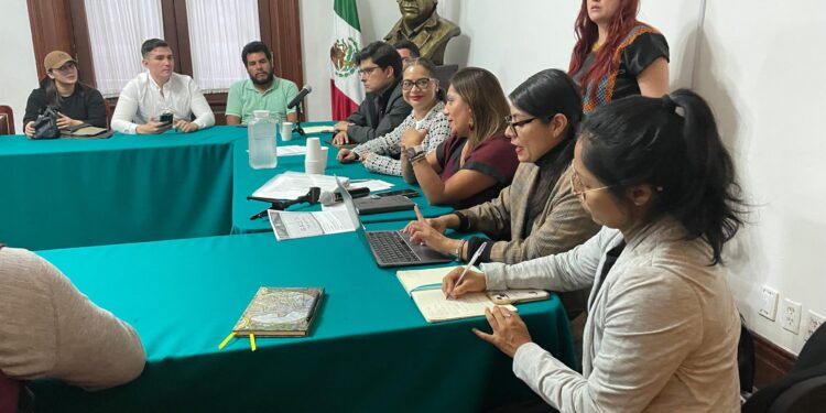 Morena dialoga con usuarios de bicis y scooters tras protesta