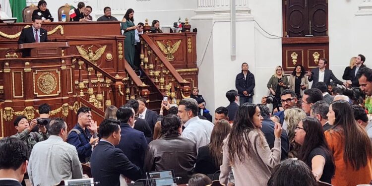 Congreso CDMX aprueba sin debate Ley de Electromovilidad que regula scooters, bicis y motos eléctricas