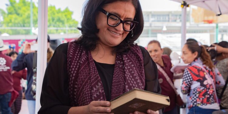 Alavez se cuelga medallas ajenas y abandona a Morena en Iztapalapa