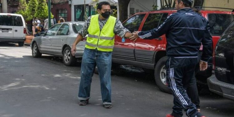 CDMX va contra franeleros: cárcel y multas