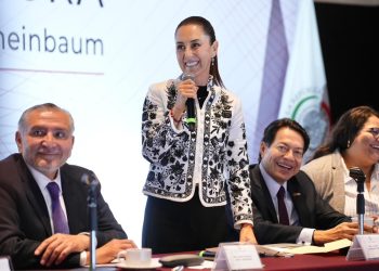 Adán Augusto se defiende entre sombras fiscales y fuego cruzado