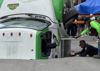 Socavón en Iztapalapa sigue sin resolverse tras casi dos semanas