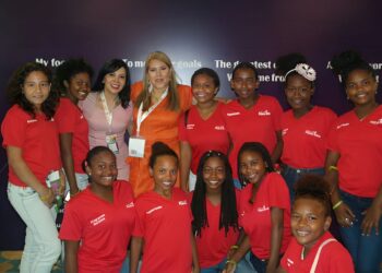 Women Economic Forum Ecuador lanza becas internacionales 100% financiadas para certificación en innovación