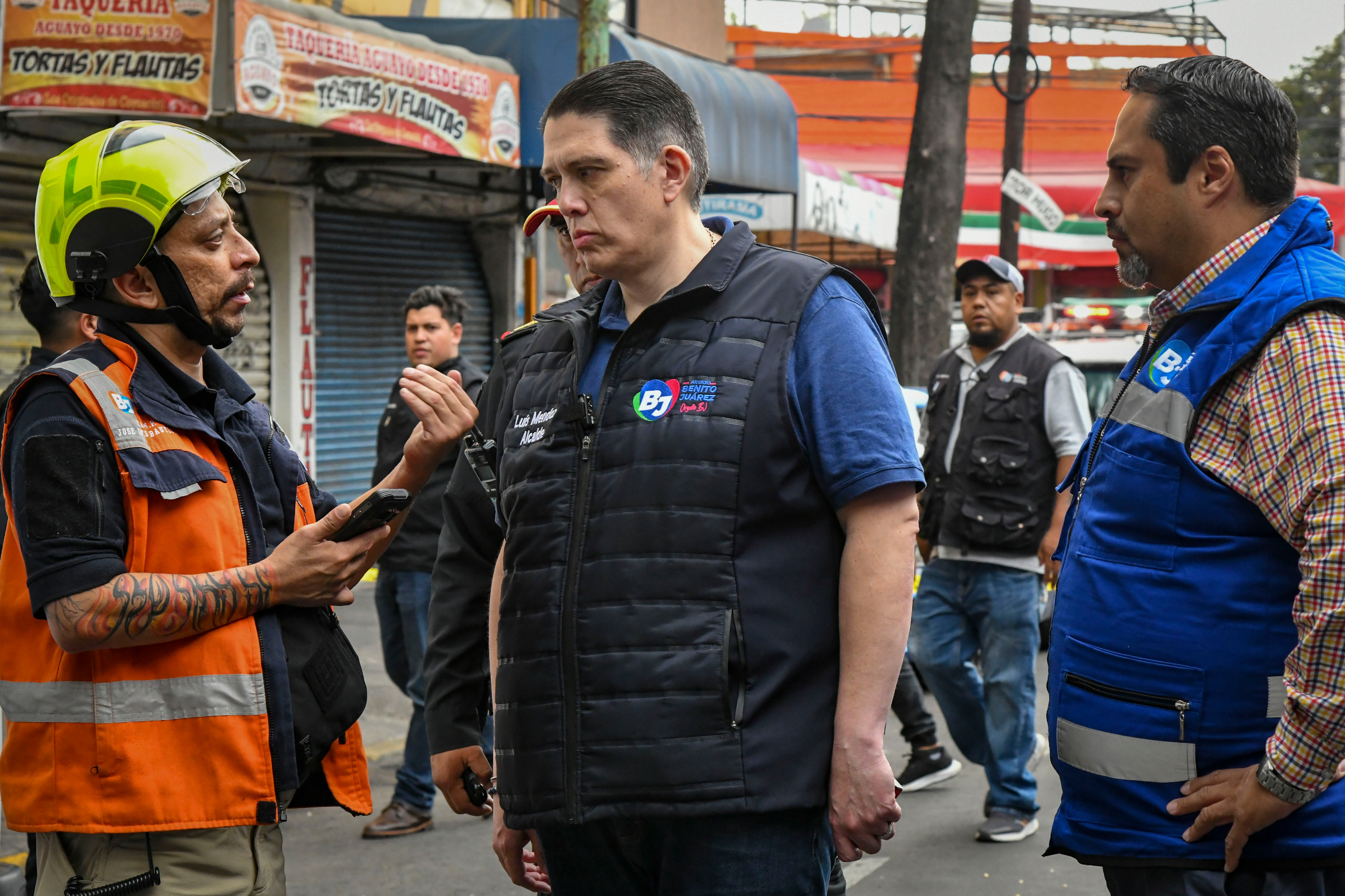 Luis Mendoza supervisa atención por flamazo en la Portales
