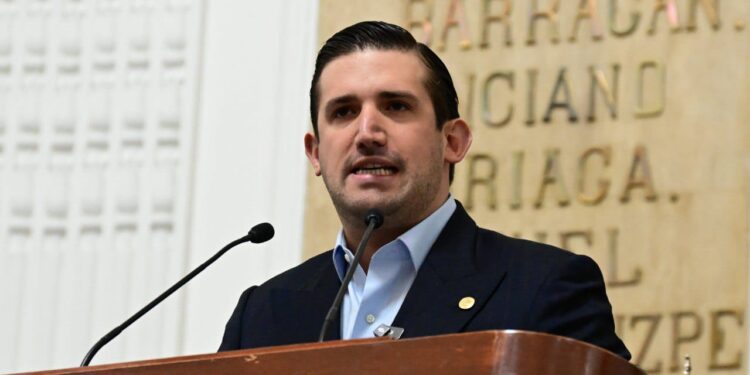 Proponen prohibir cirugías estéticas en menores tras muerte de Nicole