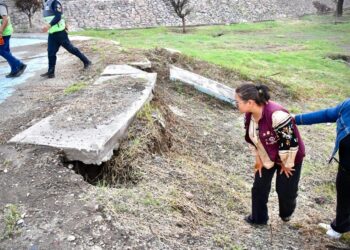 Aparece grieta en el bajo puente La Concordia en Iztapalapa; autoridades restringen tránsito