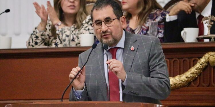 Cravioto rinde cuentas ante el Congreso capitalino