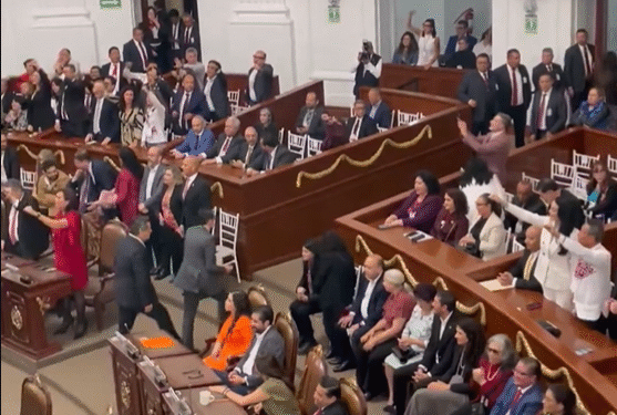 Legisladores panistas hacen berrinche y abandonan el recinto 