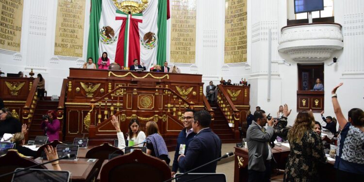 Avalan en comisiones a Mónica Vietnica para encabezar la PAOT