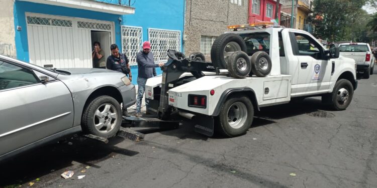 ¡Adiós chatarra! Cuauhtémoc libera sus calles y retira 87 vehículos abandonados en una semana