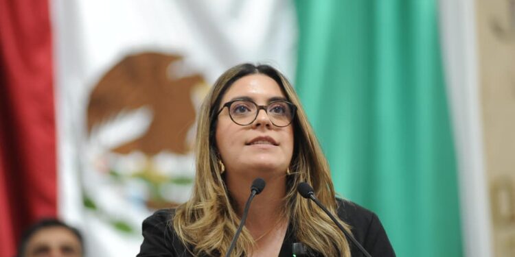 Impulsan reforma para proteger a mujeres que huyen de la violencia