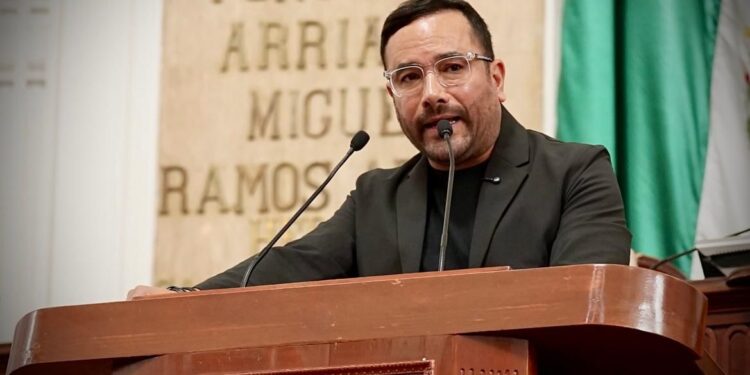 Romo impulsa ley para proteger árboles patrimoniales