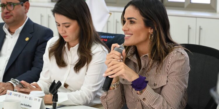 Gobierno de Ale Rojo de la Vega apoya a 800 mujeres con atención integral