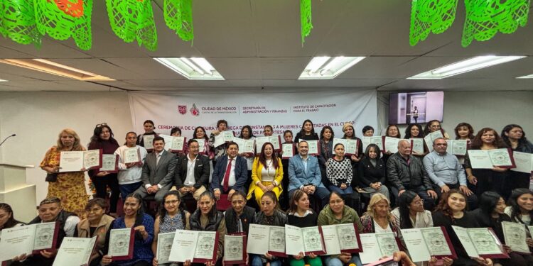 Celebran con algarabía el Concurso de Ofrendas en la Dirección General de Capital Humano