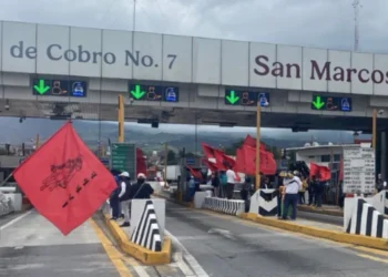 Maestros de la CNTE y del Edomex, bloquean principales vías de acceso a la CDMX