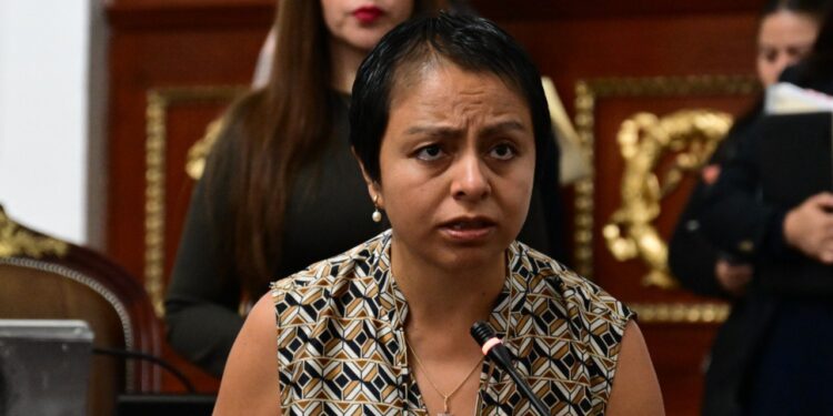 Diputados locales guardan minuto de silencio por alcalde asesinado en Uruapan