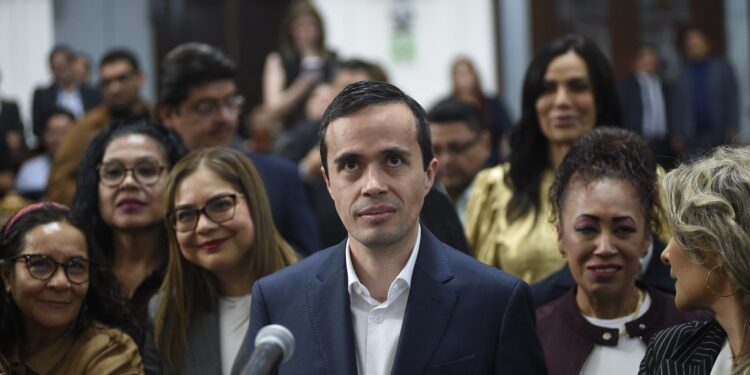 ¡Los Ojos de la Capital!