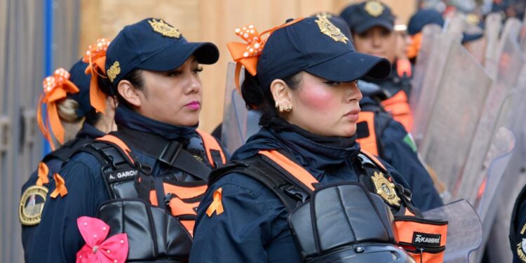 Marchas del “bloque negro” dejan daños y enfrentamientos en la CDMX