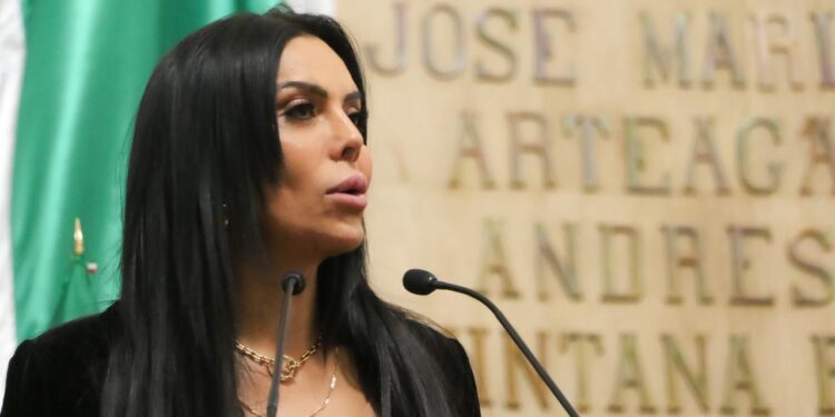 Proponen prohibir ingreso con casco a negocios en la CDMX